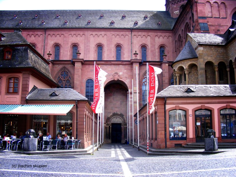 Mainzer Dom Eingang